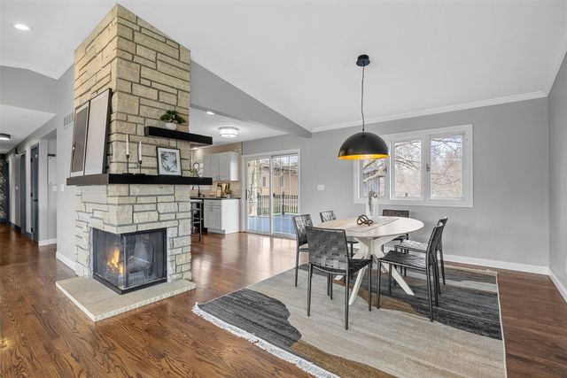 22 Fairview Knoll NE, Iowa City, IA 52240