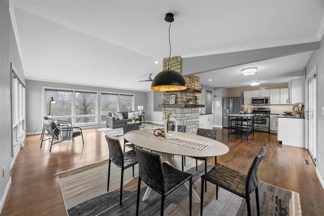 22 Fairview Knoll NE, Iowa City, IA 52240