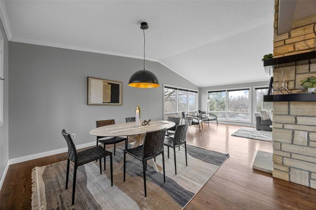 22 Fairview Knoll NE, Iowa City, IA 52240