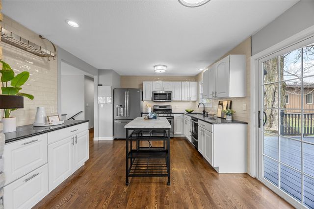 22 Fairview Knoll NE, Iowa City, IA 52240