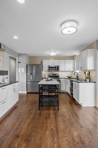 22 Fairview Knoll NE, Iowa City, IA 52240
