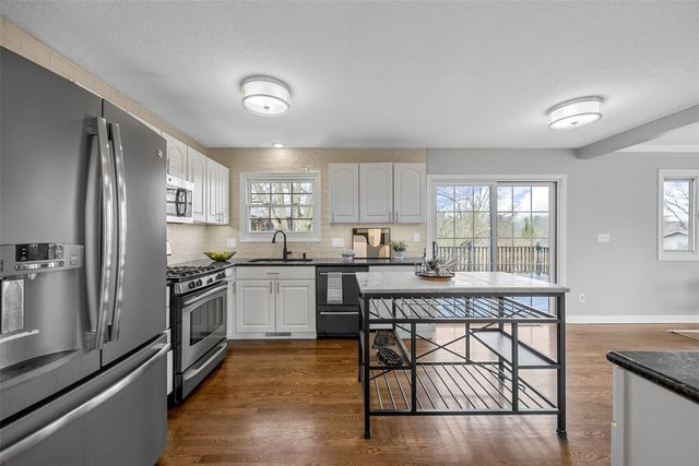 22 Fairview Knoll NE, Iowa City, IA 52240