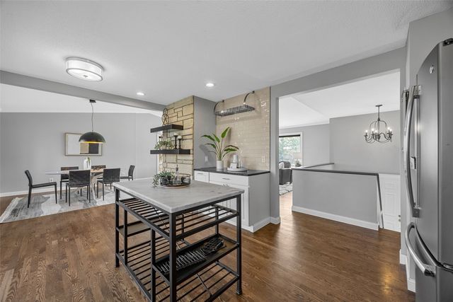 22 Fairview Knoll NE, Iowa City, IA 52240