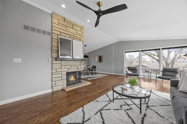 22 Fairview Knoll NE, Iowa City, IA 52240