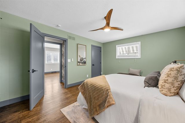 22 Fairview Knoll NE, Iowa City, IA 52240