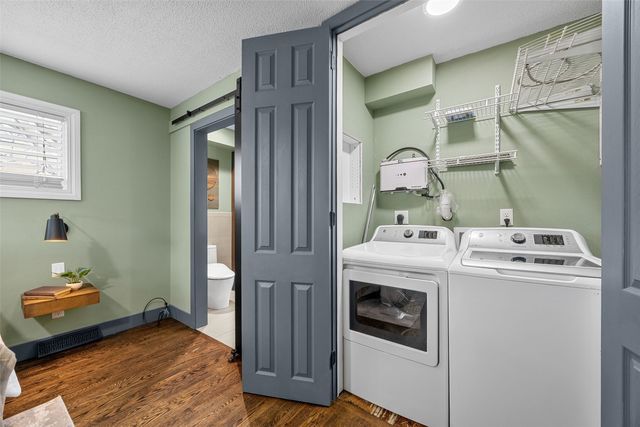 22 Fairview Knoll NE, Iowa City, IA 52240