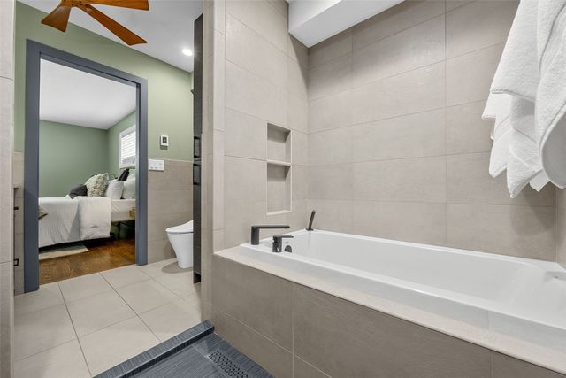 22 Fairview Knoll NE, Iowa City, IA 52240