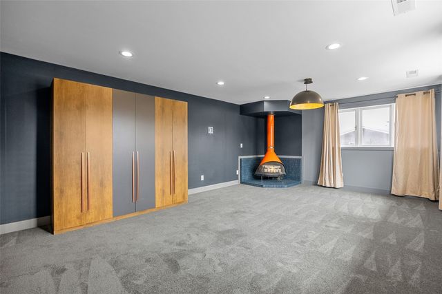 22 Fairview Knoll NE, Iowa City, IA 52240
