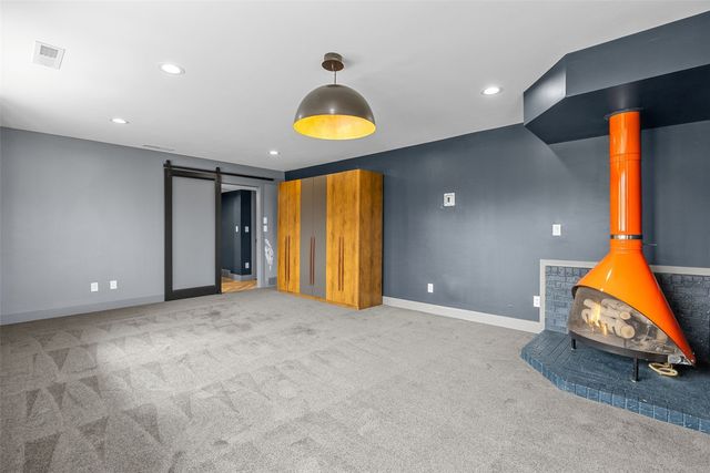 22 Fairview Knoll NE, Iowa City, IA 52240