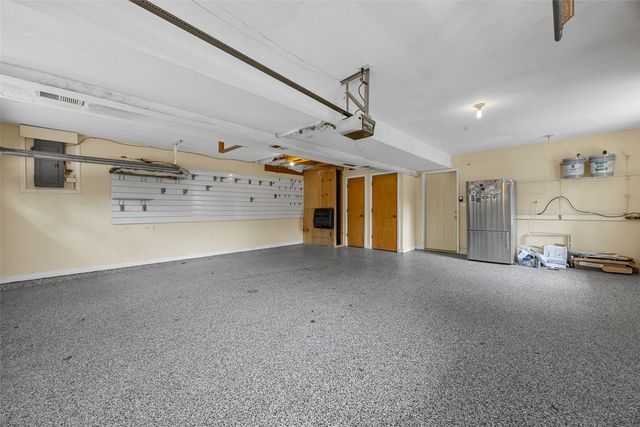 22 Fairview Knoll NE, Iowa City, IA 52240