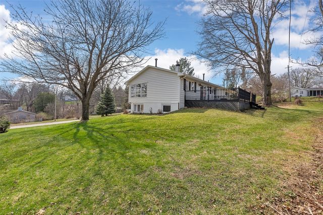 22 Fairview Knoll NE, Iowa City, IA 52240