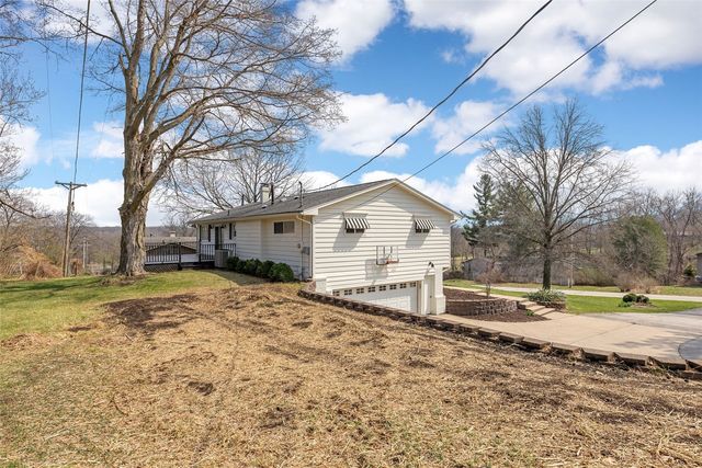 22 Fairview Knoll NE, Iowa City, IA 52240