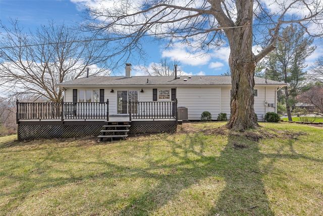 22 Fairview Knoll NE, Iowa City, IA 52240