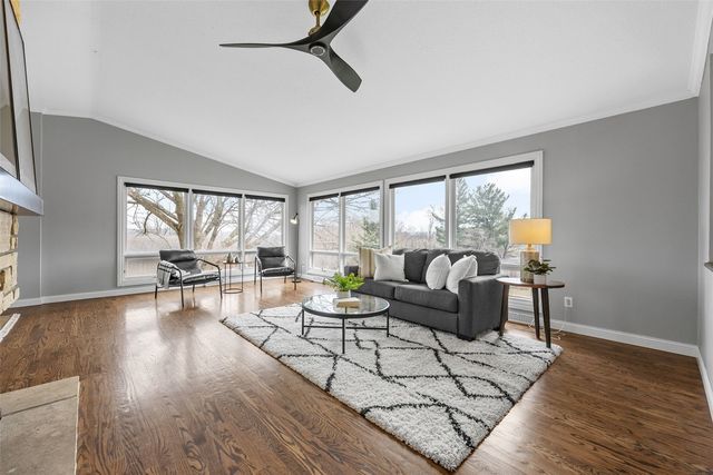 22 Fairview Knoll NE, Iowa City, IA 52240