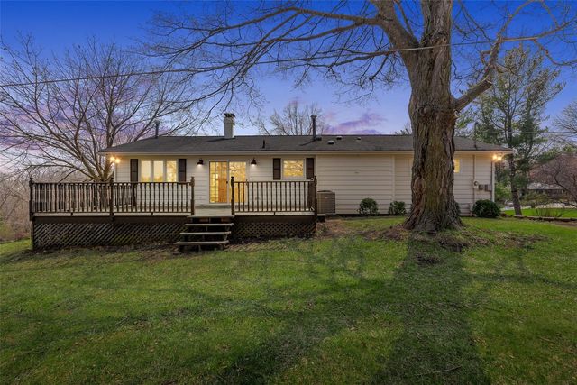 22 Fairview Knoll NE, Iowa City, IA 52240