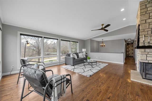 22 Fairview Knoll NE, Iowa City, IA 52240
