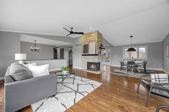 22 Fairview Knoll NE, Iowa City, IA 52240