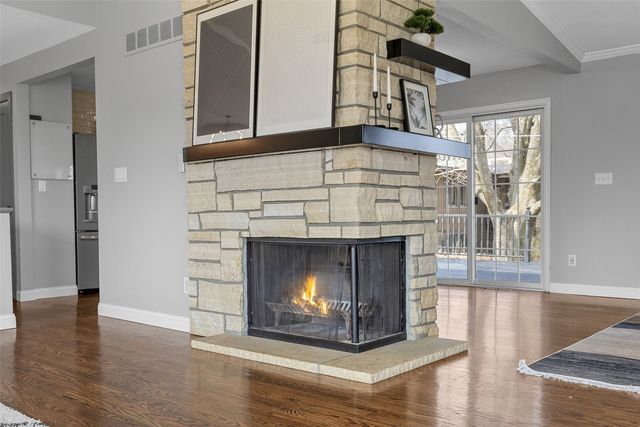 22 Fairview Knoll NE, Iowa City, IA 52240