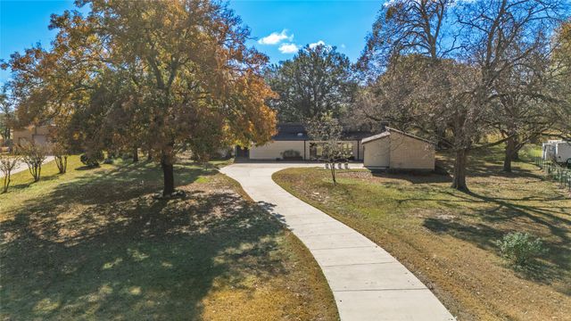 3092 Woodglen Drive, Commerce, TX 75428