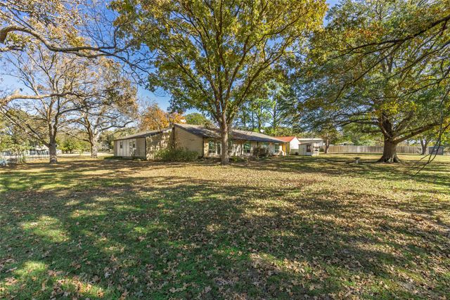 3092 Woodglen Drive, Commerce, TX 75428