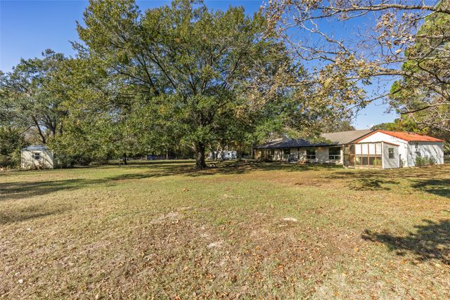 3092 Woodglen Drive, Commerce, TX 75428