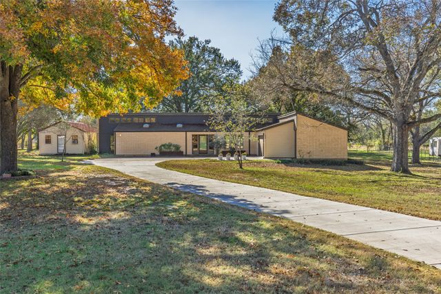 3092 Woodglen Drive, Commerce, TX 75428