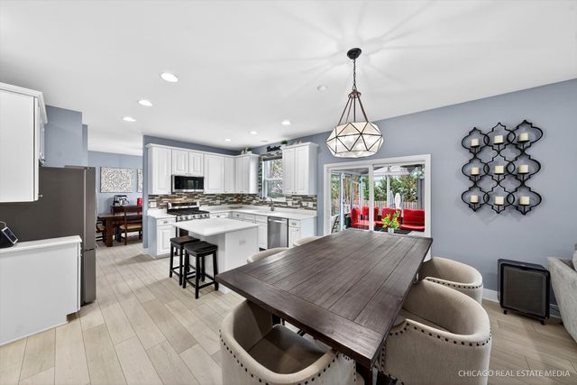 147 Reston Lane, Gilberts, IL 60136