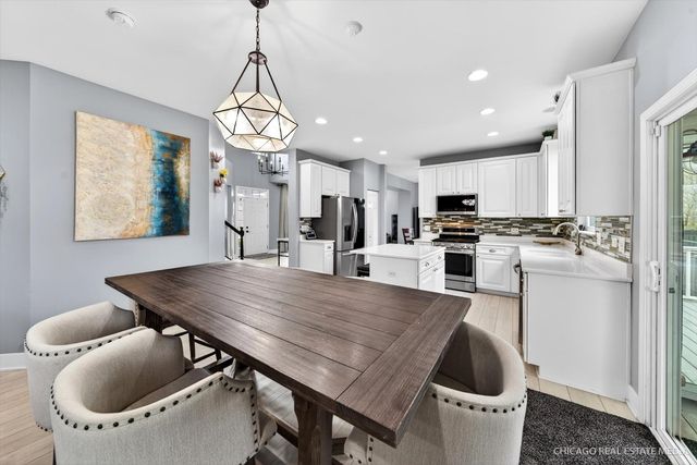 147 Reston Lane, Gilberts, IL 60136