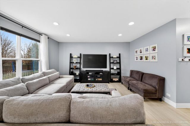 147 Reston Lane, Gilberts, IL 60136