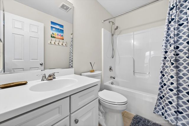 147 Reston Lane, Gilberts, IL 60136