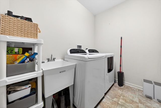 147 Reston Lane, Gilberts, IL 60136