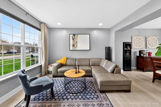 147 Reston Lane, Gilberts, IL 60136