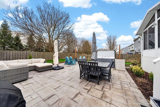 147 Reston Lane, Gilberts, IL 60136