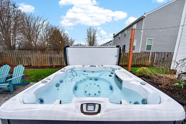 147 Reston Lane, Gilberts, IL 60136