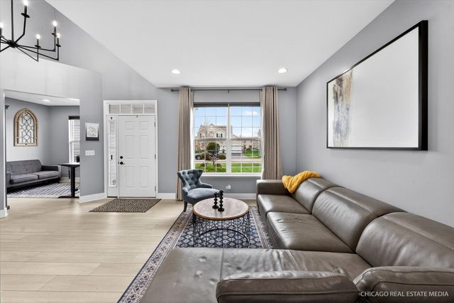 147 Reston Lane, Gilberts, IL 60136