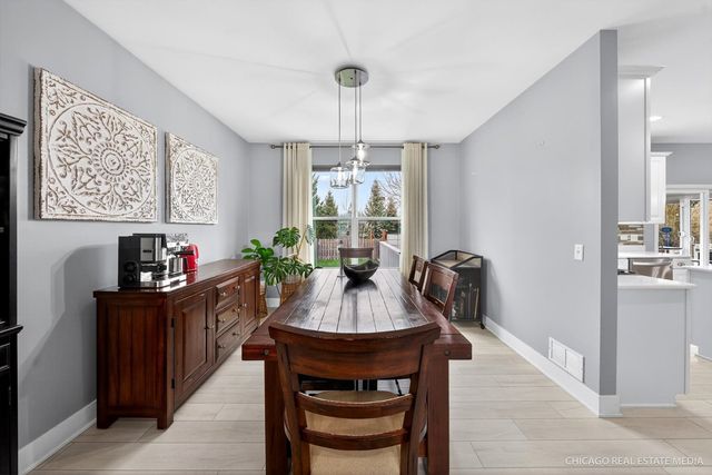 147 Reston Lane, Gilberts, IL 60136