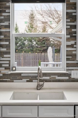 147 Reston Lane, Gilberts, IL 60136