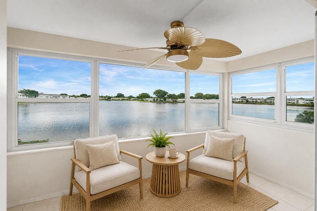 1116 Lake Terrace 207, Boynton Beach, FL 33426
