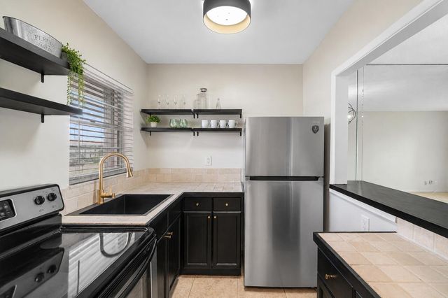1116 Lake Terrace 207, Boynton Beach, FL 33426