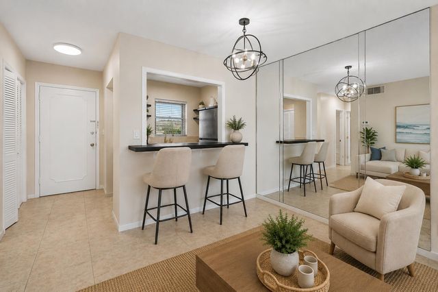 1116 Lake Terrace 207, Boynton Beach, FL 33426