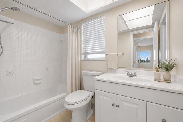 1116 Lake Terrace 207, Boynton Beach, FL 33426