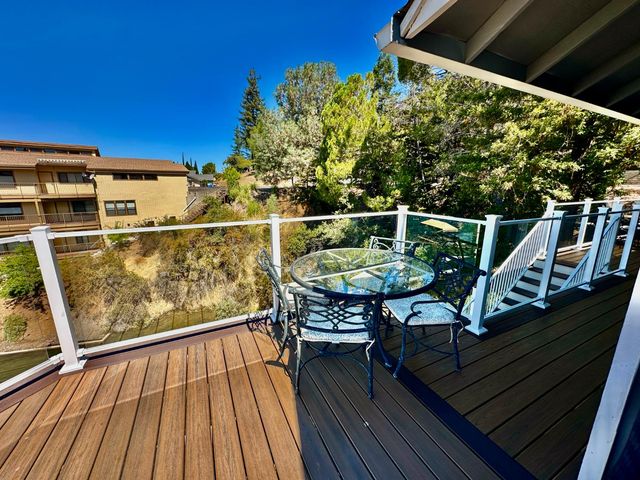 854 Poker Flat Rd, Copperopolis, CA 95228