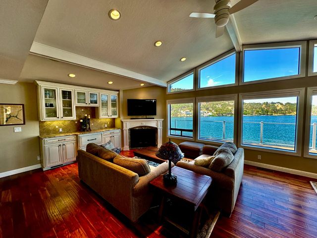 854 Poker Flat Rd, Copperopolis, CA 95228