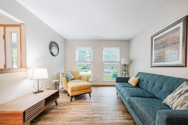 3120 Longridge Way, Grove City, OH 43123