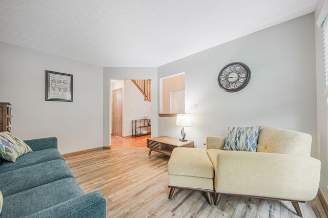 3120 Longridge Way, Grove City, OH 43123