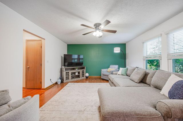 3120 Longridge Way, Grove City, OH 43123