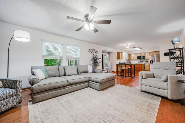 3120 Longridge Way, Grove City, OH 43123