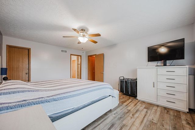 3120 Longridge Way, Grove City, OH 43123