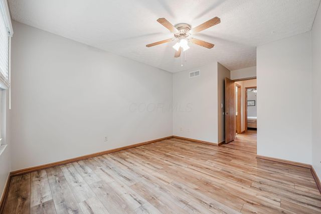 3120 Longridge Way, Grove City, OH 43123