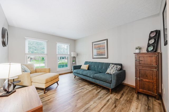 3120 Longridge Way, Grove City, OH 43123